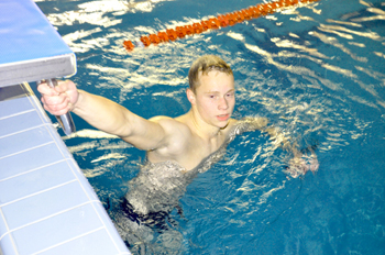Ужгородець з обмеженими фізичними можливостями здобув 17 медалей на всеукраїнських змаганнях з плавання