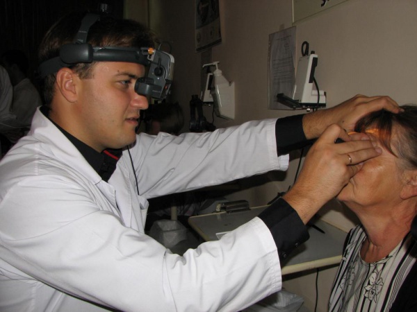 В Ужгороді проводитиме консультації та оперативні втручання спеціаліст з захворювань сітківки ока з Інституту ім. Філатова