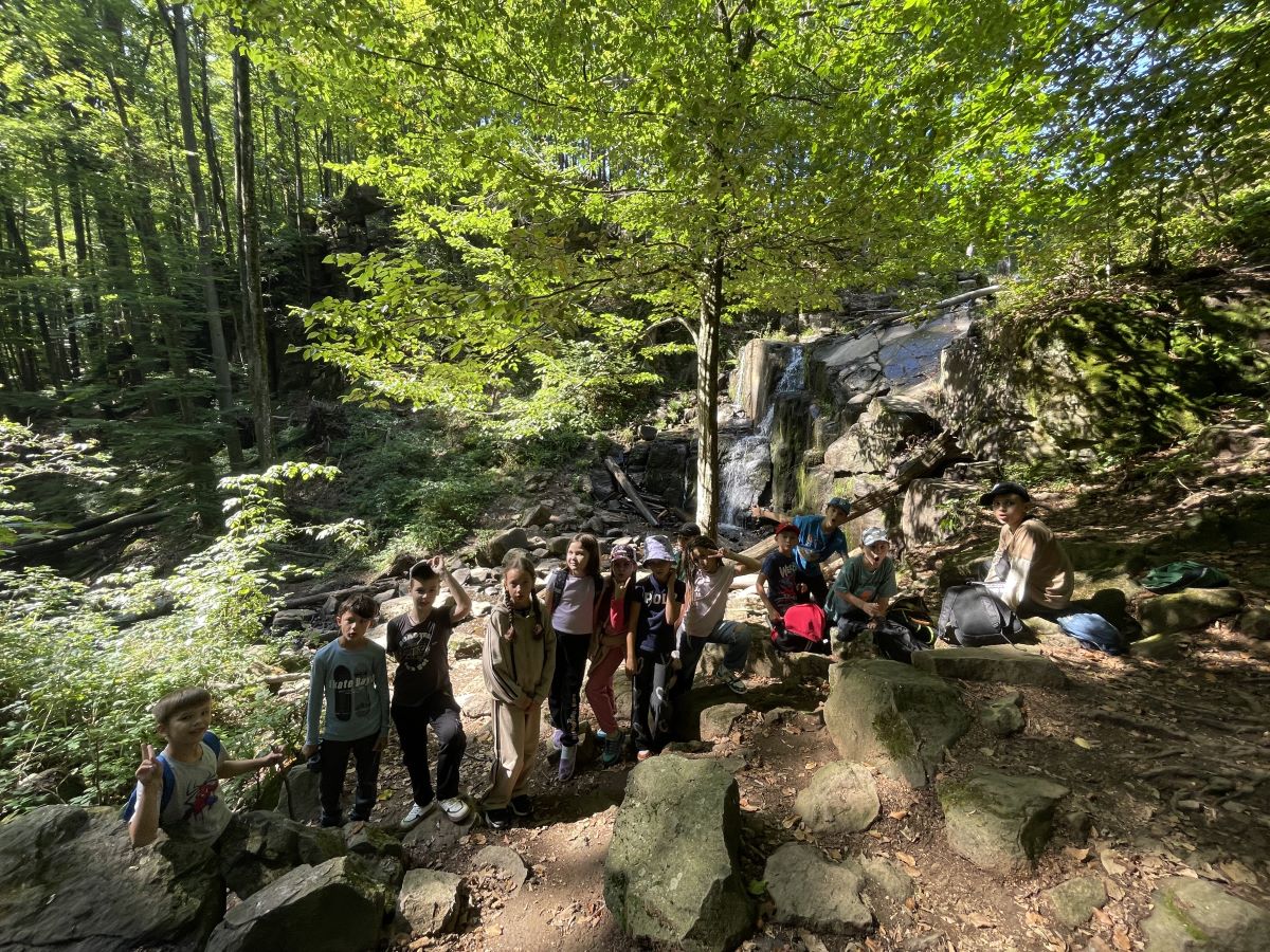 Подорож юних мандрівників до водоспаду Скакало: день відкриттів і єднання з природою (ФОТО)