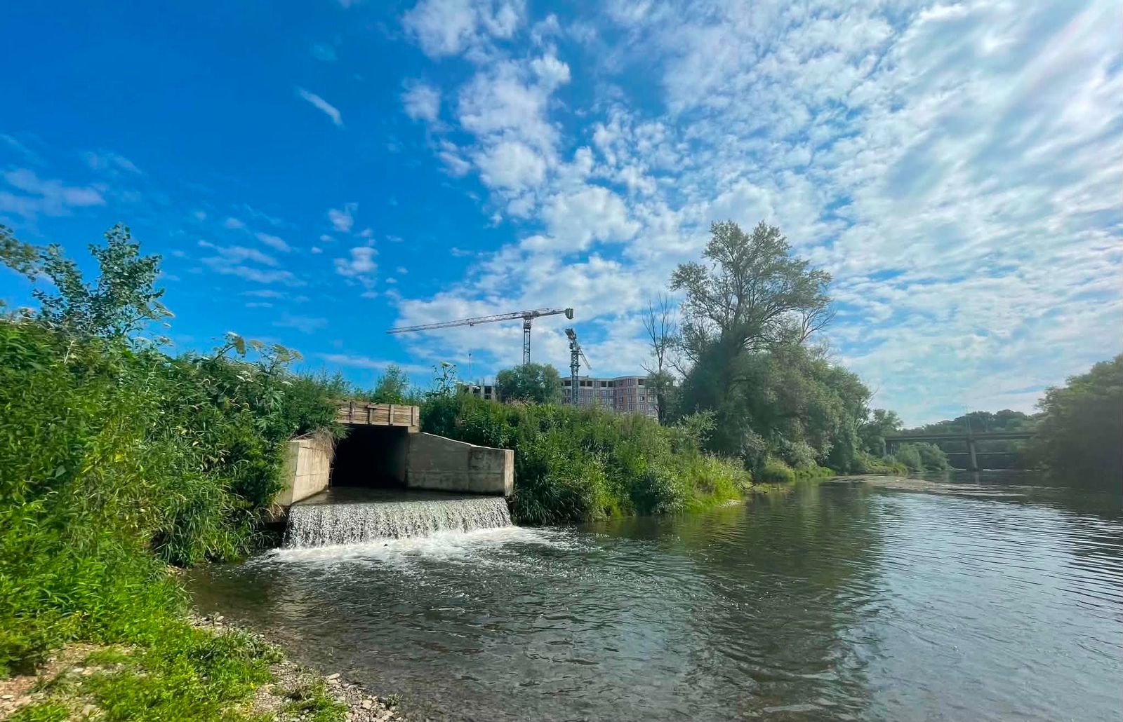 "Таємниці" річки Уж. Що краплина води може розповісти про забудову міста?