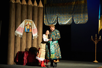 Закарпатські театрали відкрили сезон лицарською баладою
