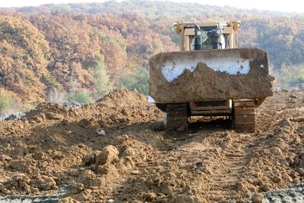 На найбільшому сміттєзвалищі Закарпаття триває рекультивація (ФОТО)