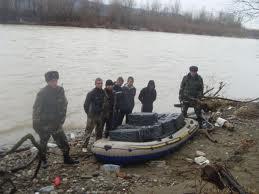 Закарпатця затримали на спробі переправити контрабандні сигарети в Румунію човном