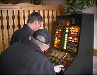 На Воловеччині власнику кафе повернули конфісковані ігрові автомати 
