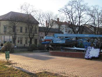 В Ужгороді демонтували "чебурашку" (ФОТО)