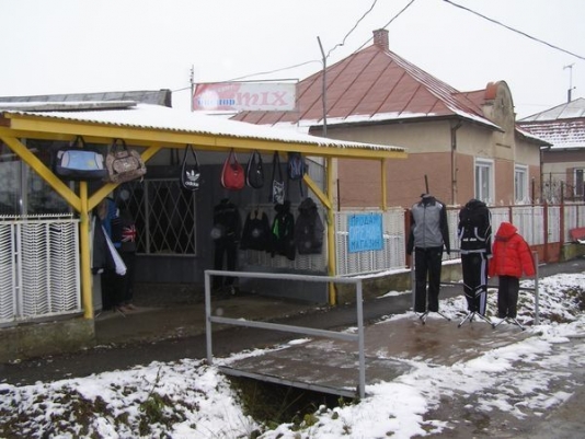 У закарпатських Малих Селменцях на 200 жителів – 40 магазинів 