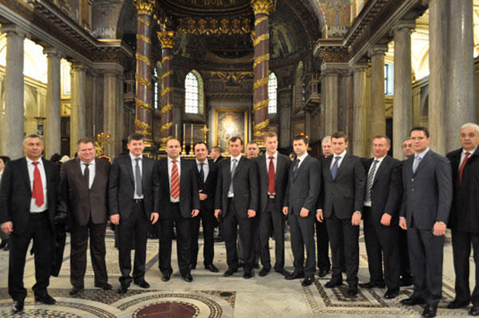 Депутати і чиновники під час візиту до Ватикану