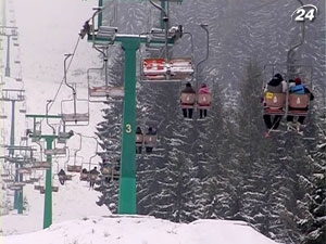 На Закарпатті у розпалі лижний туристичний сезон (ВІДЕО)