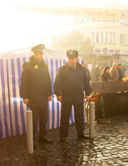 Мукачівська міліція пішла на фестиваль «Червене вино-2012» (ФОТО)