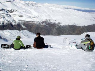Закарпатські рятувальники знайшли сноубордистів, які заблукали 