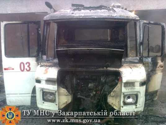 У Мукачеві під час утилізації загорілася карета "швидкої" (ФОТО)