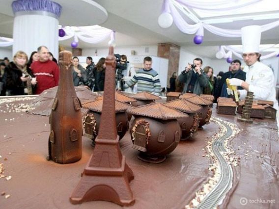 Валентин Штефаньо створив шоколадний міні-Львів у форматі 3-D