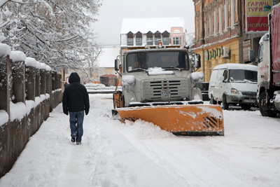 В Ужгороді триває "боротьба зі снігом"