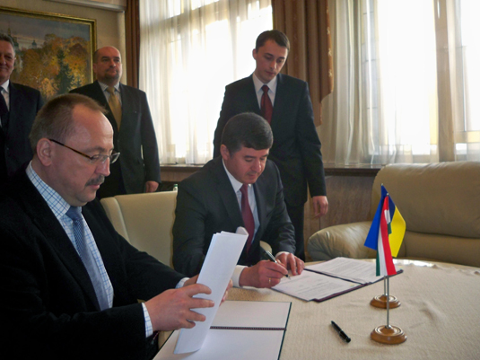 МЗС Угорщини та Закарпатська облрада підписали Договір про співпрацю (ФОТО)