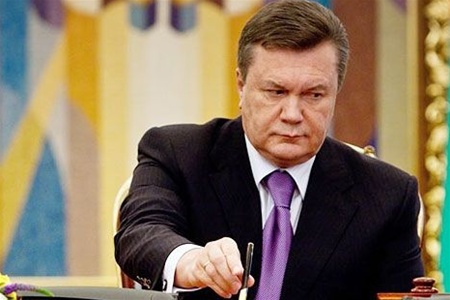 Янукович підписав закон, який розширює права закордонних українців