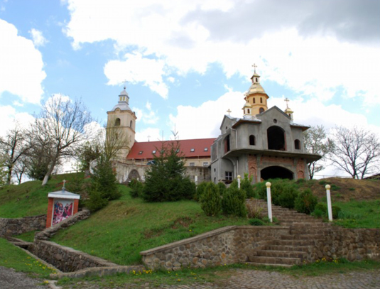 На Закарпатті ченці-василіяни відбудовують Імстичівський монастир (ФОТО)