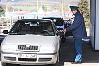 Через 7 ящиків контрабандних сигарет у німця конфіскували авто