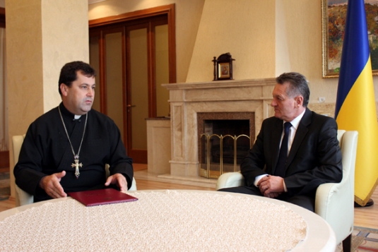 Вікарій Мукачівської греко-католицької єпархії отримав грамоту від голови ОДА