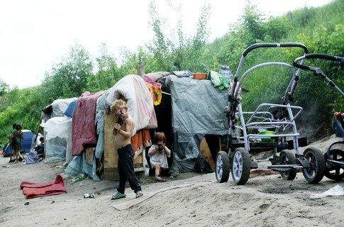 Закарпатські цигани, які оселилися в столиці, бояться, що їх уб’ють фани "Євро-2012" 