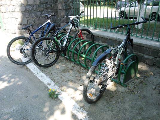 В Ужгороді "оживають" велопарковки (ФОТО)