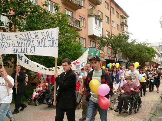 В Ужгороді пройшов марш-ходотон дітей з особливими потребами (ФОТО)