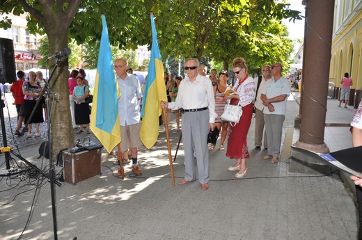У Мукачеві День Незалежності відзначили піснями та молитвою за  Україну (ФОТО)