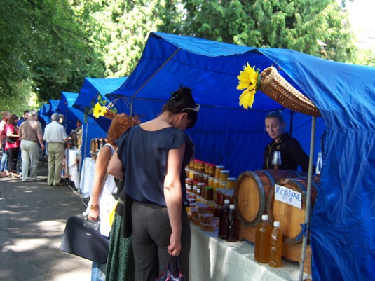 На ярмарку меду в Ужгороді — найбільше представників з Мукачівщини (ФОТО)