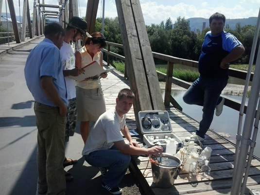 Українські та румунські експерти оцінювали якість води у Тисі