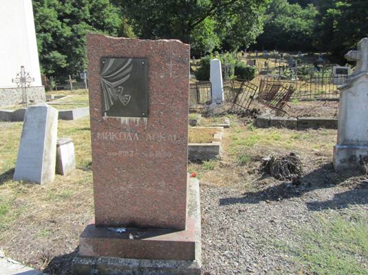 У Хусті вандали понищили могили на угорському кладовищі (ФОТО)