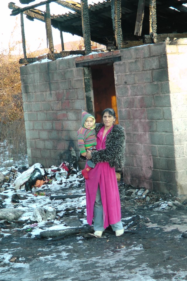 В Ужгороді пожежа позбавила циганську сім’ю даху над головою (ФОТО)