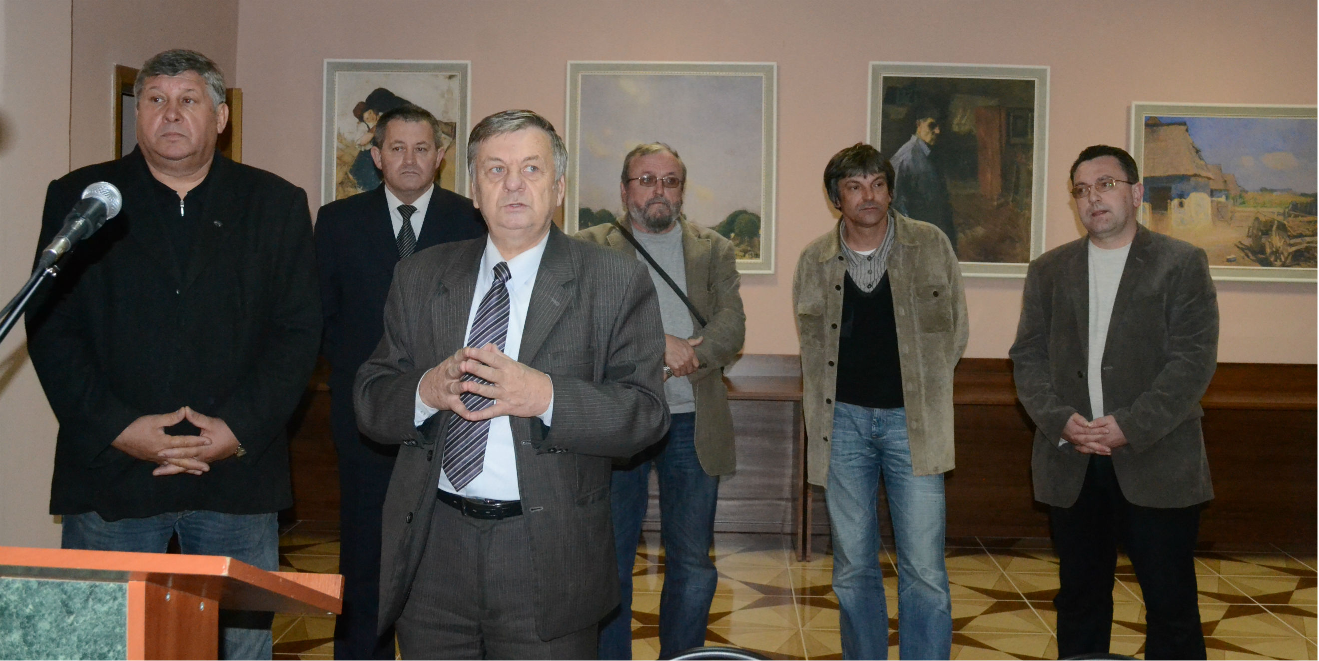 У Тячеві відкрили виставку картин з Мукачівської міської галереї (ФОТО)