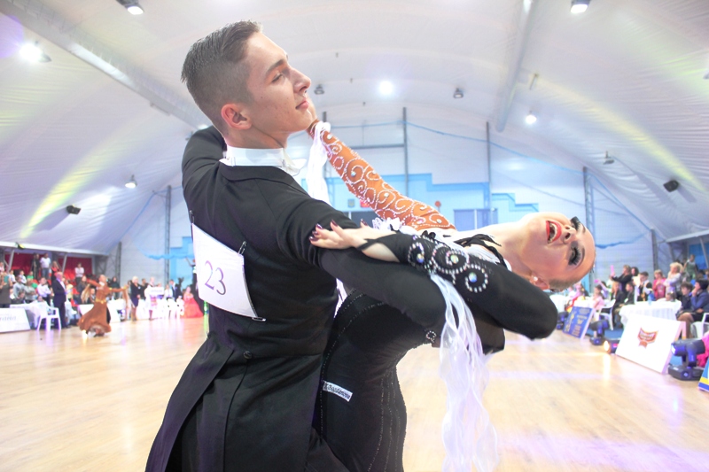 Міжнародні змагання з танців зібрали в Закарпатті понад 400 спортсменів (ФОТО)
