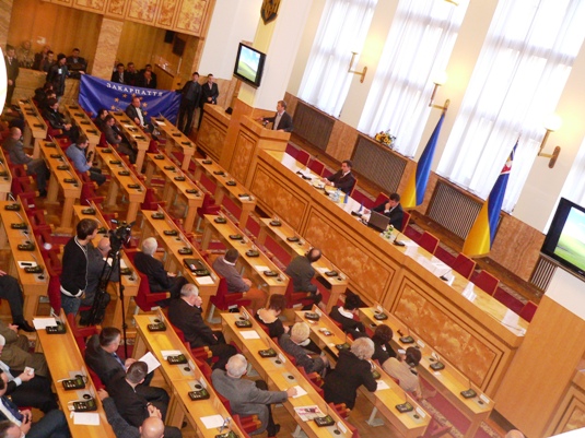 Депутати Закарпатської облради, що були присутні на сесії, звернуться до Януковича з телеграмою