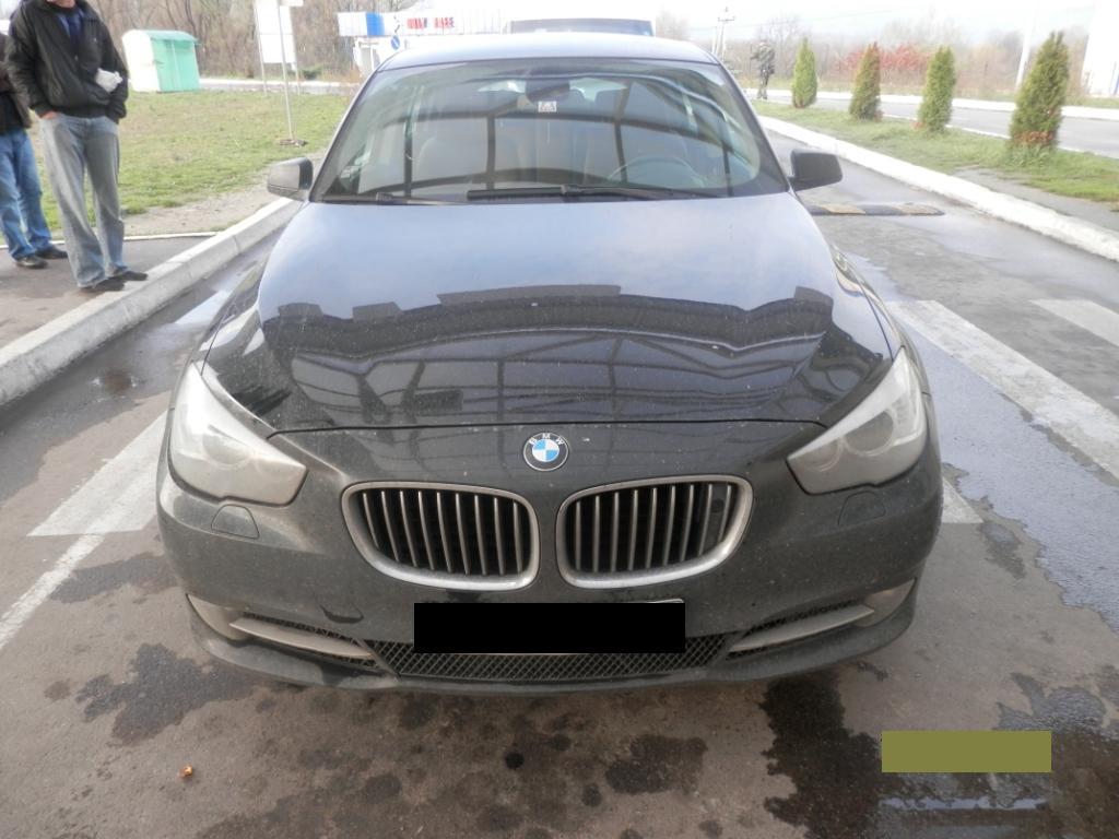 На кордоні з Румунією в чеха забрали BMW 5 (ФОТО)