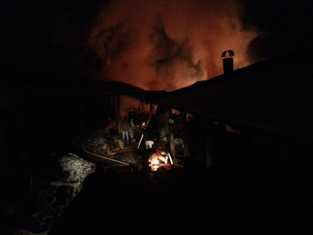 В Іршаві під час пожежі на деревообробному підприємстві травмувався сторож (ФОТО)