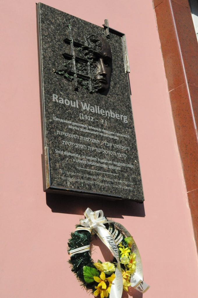 У Мукачеві відкрили меморіальну дошку Раулю Валленбергу (ФОТО)