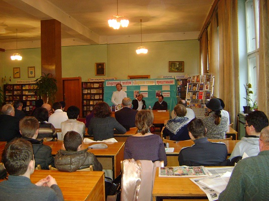 Київські письменники представили свої твори на літературному подіумі в Мукачеві (ФОТО)