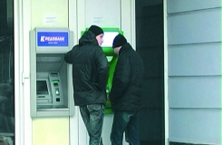 На Прикарпатті викрили шахраїв, що "потрошили" банківські рахунки закарпатців