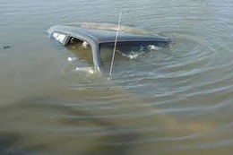 Мешканця Ділового знайшли втопленим в авто у Тисі