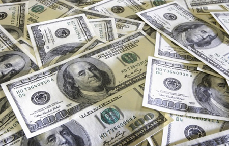 Міліція розповіла, як шахрай виманив у касира банку в Хусті 3050 доларів