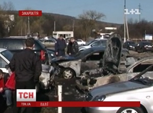 На підпалювача авто в Мукачеві вказали випадкові свідки (ВІДЕО)