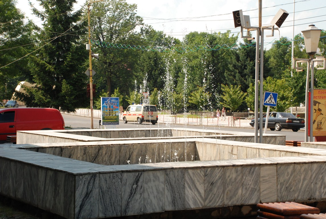 У центрі Іршави запрацював фонтан (ФОТО)