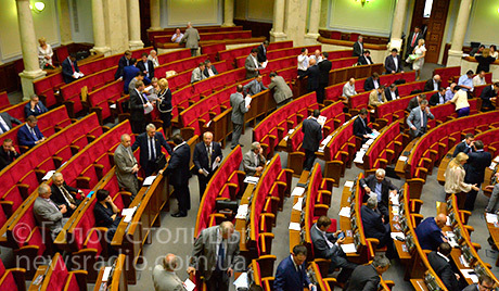 Позафракційні мажоритарники оголосили у парламенті «страйк» через Балогу і Домбровського