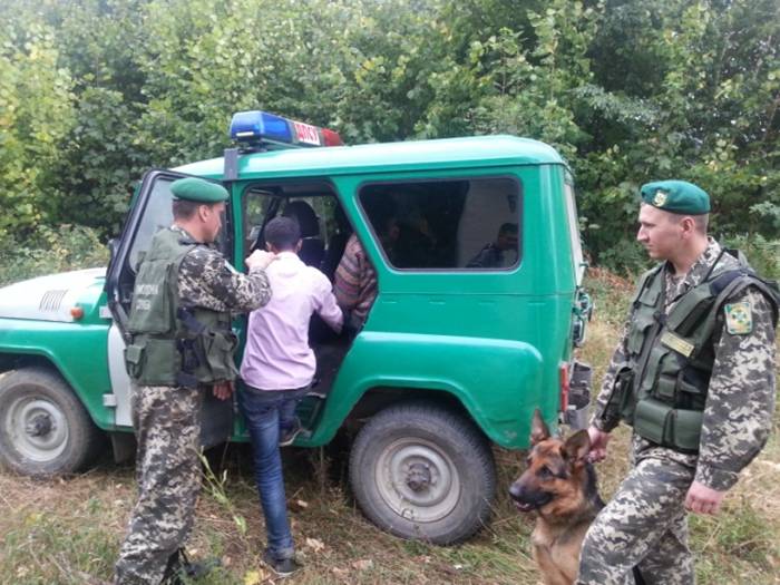 На Великоберезнянщині затримали 2 нелегалів з Сомалі (ФОТО)