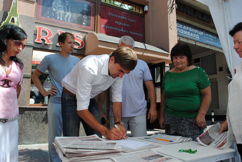 На Закарпатті збирають підписи за звільнення Юлії Тимошенко