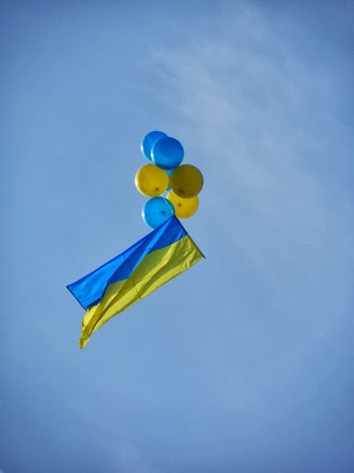 У Виноградові були парад вишиванок, "синьо-жовтий" велопробіг і великий прапор на висоті 70 метрів (ФОТО)