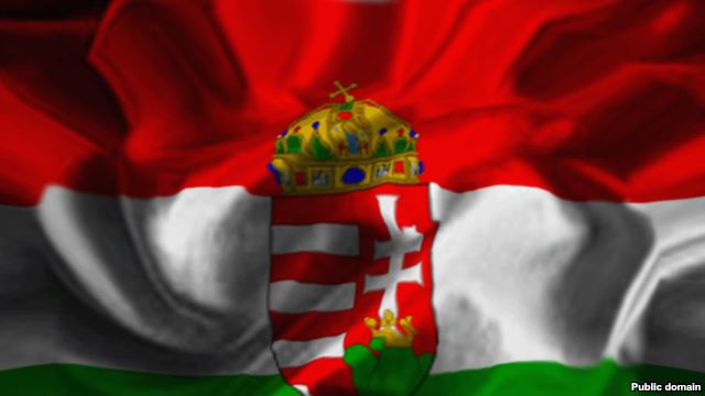 У Берегові угорець вкрав угорський прапор з будинку культури
