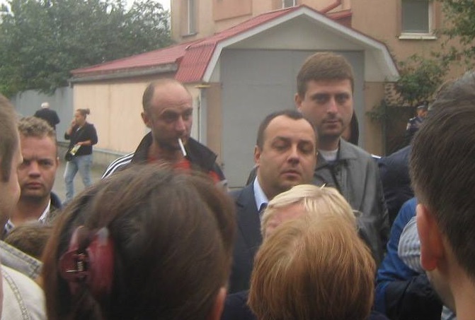 Володимир Чубірко закликав всіх депутатів, які пройшли від "Єдиного Центру", підтримати на сесії ужгородців, що відстоюють сквер