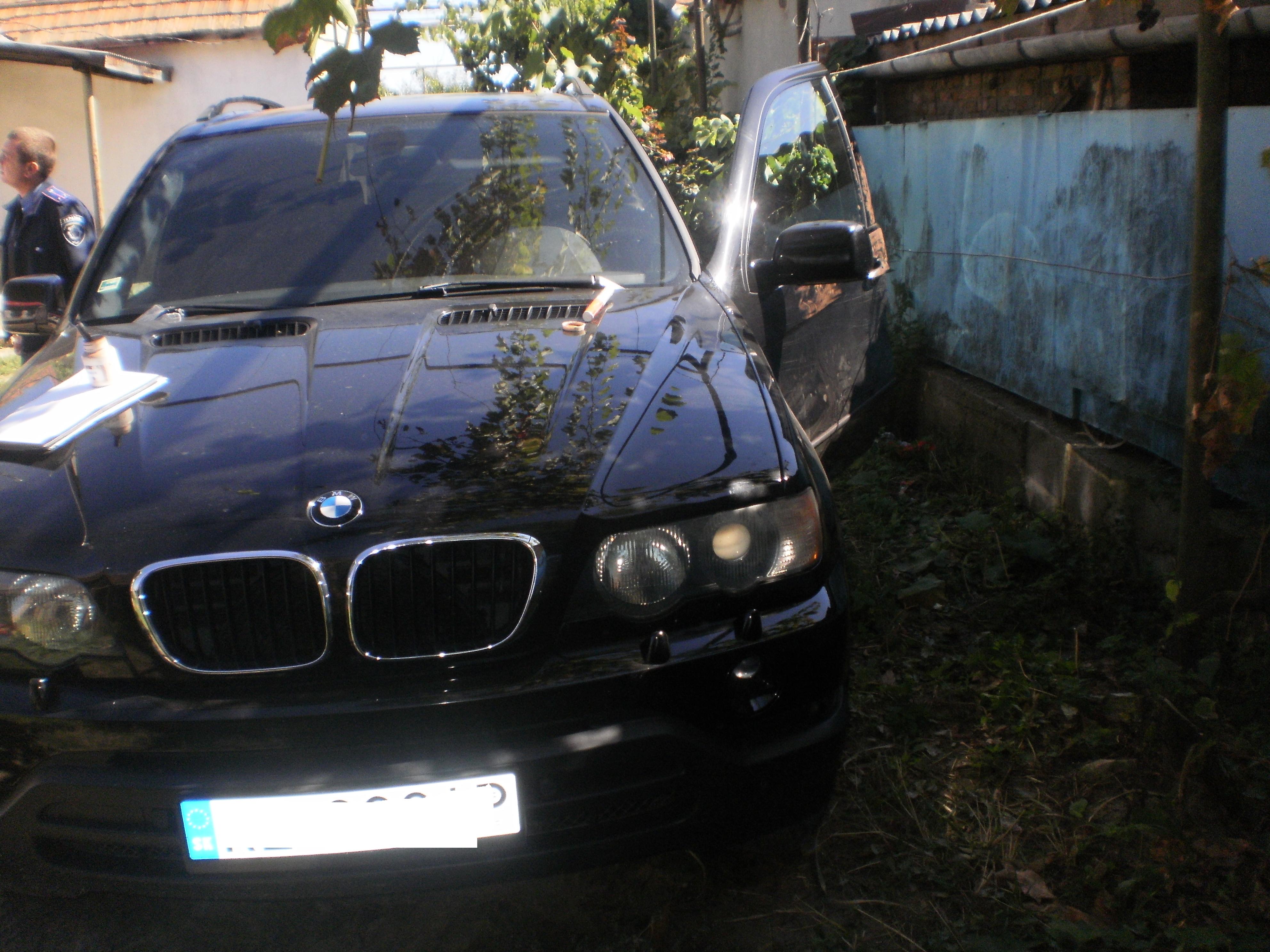 У Мукачеві оперативно знайшли викрадену BMW X5 громадянина Словаччини (ФОТО)