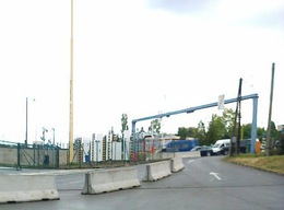 Життя власникам "словацьких" авто ускладнили бетоном на ПП "Ужгород" не українські прикордонники, а словаки?